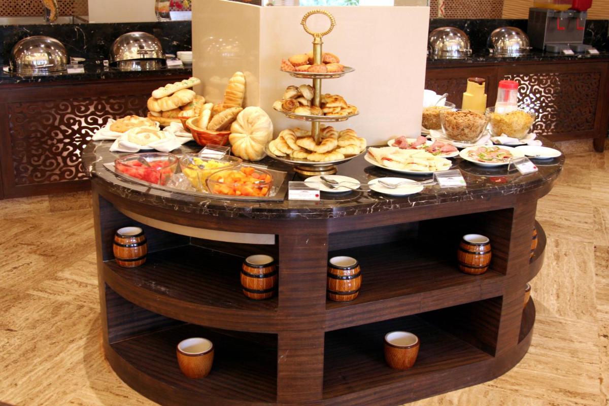 a table with a bunch of food on it at The Retreat Hotel & Convention Centre in Mumbai