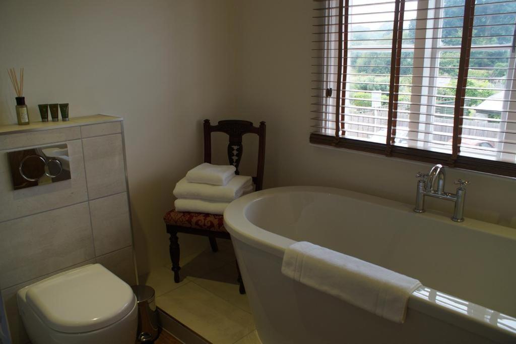 The Horse & Cart Inn - Housity
