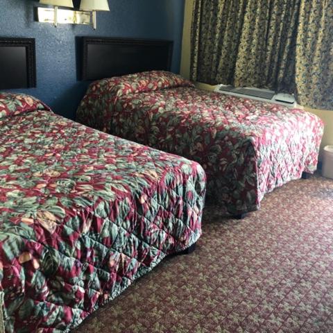 Country Host Inn - Housity