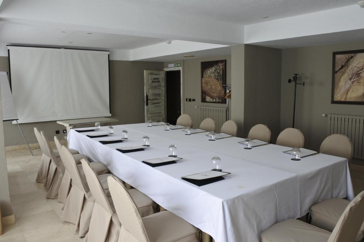 Zona business o sala de conferencias en Hotel Luze El Toro