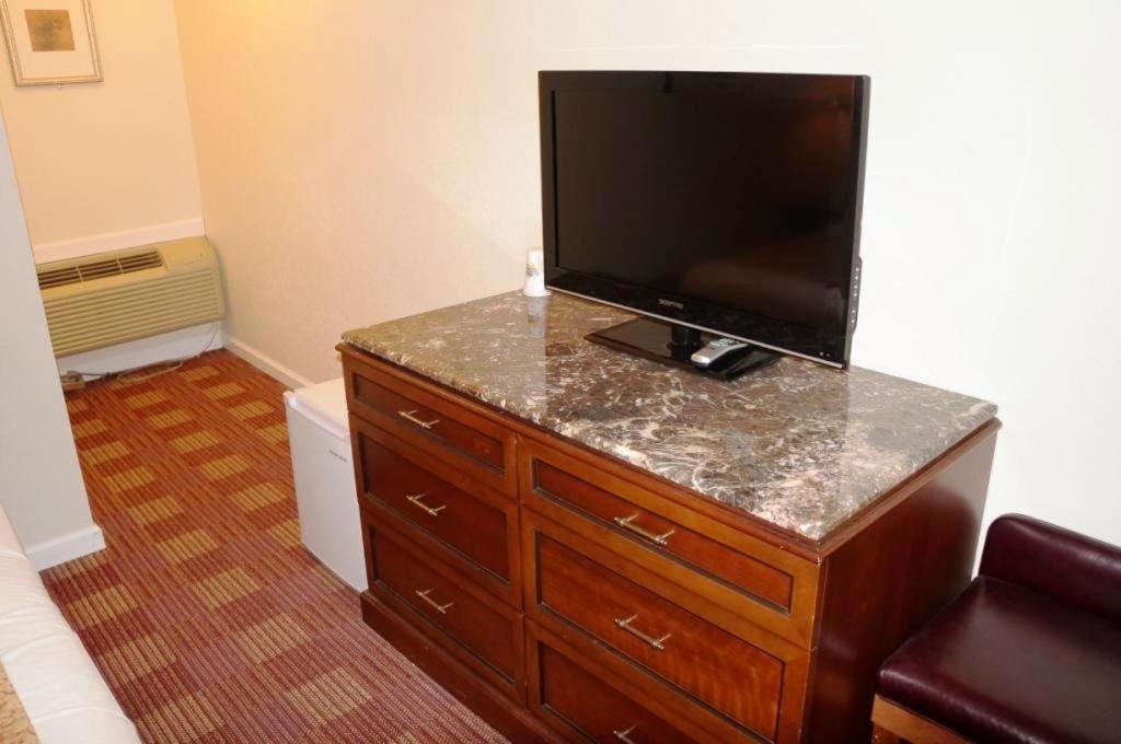 Waterford Inn - Housity