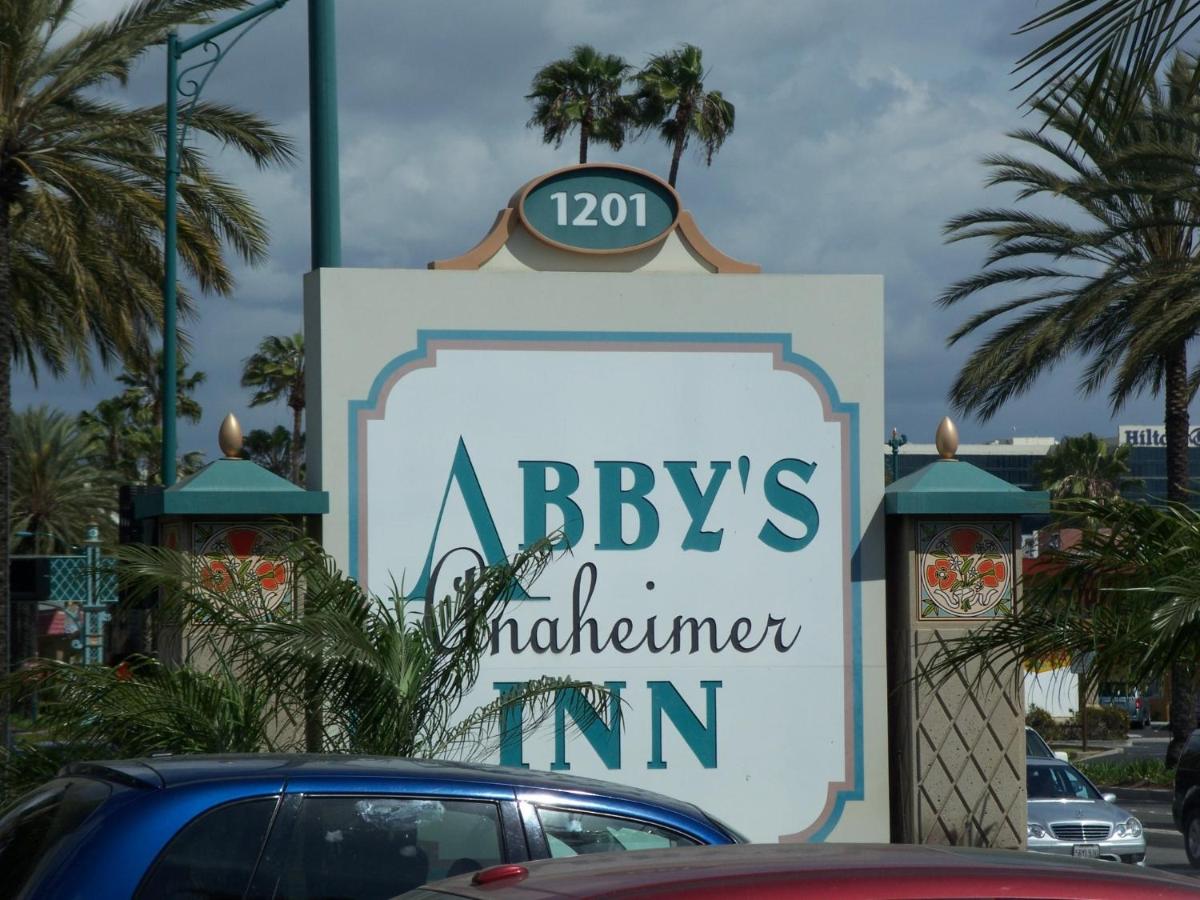 Abby's Anaheimer Inn - Across Disneyland Park - Housity