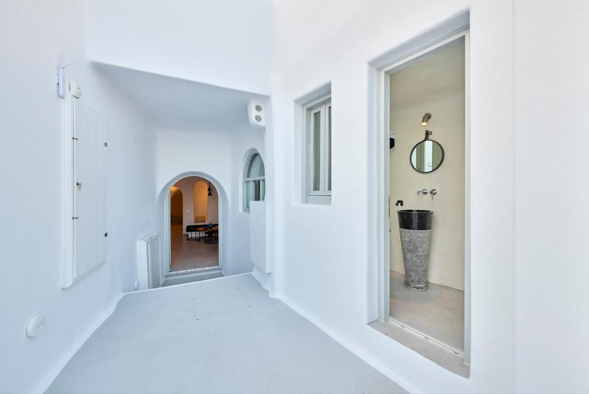 Cave Suite Oia - Housity