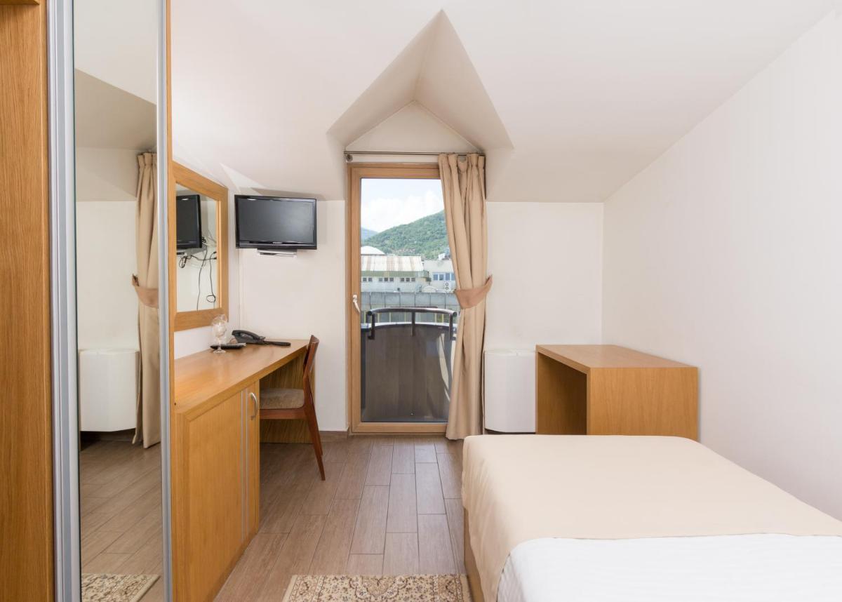 Hotel Lirak - Housity