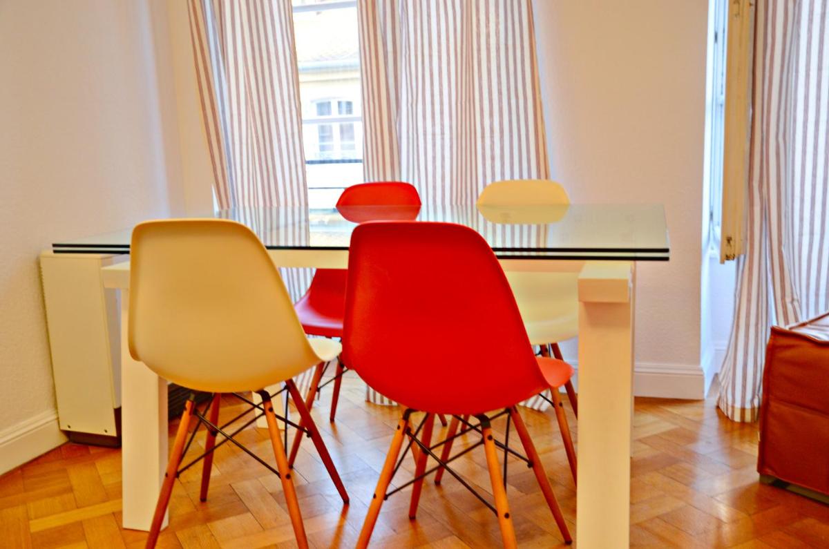 Quatre Chaises - Housity