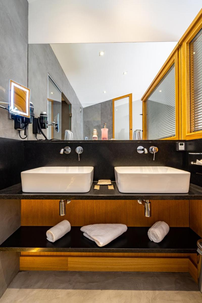Salle de bains dans l'établissement Hôtel Ile de Ré