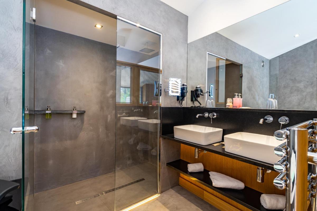 Salle de bains dans l'établissement Hôtel Ile de Ré