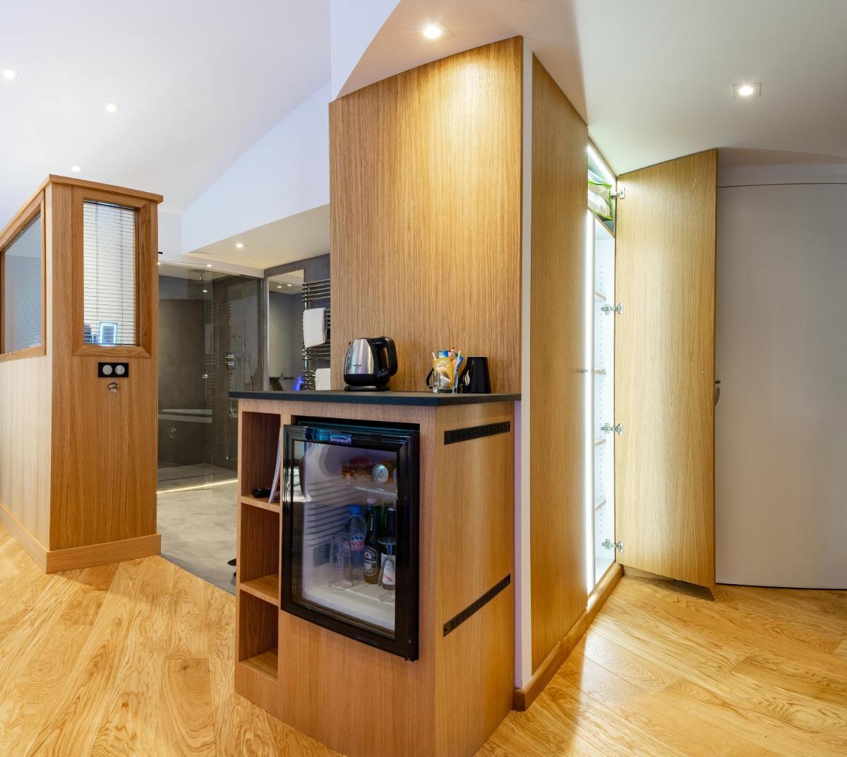 Cuisine ou kitchenette dans l'établissement Hôtel Ile de Ré