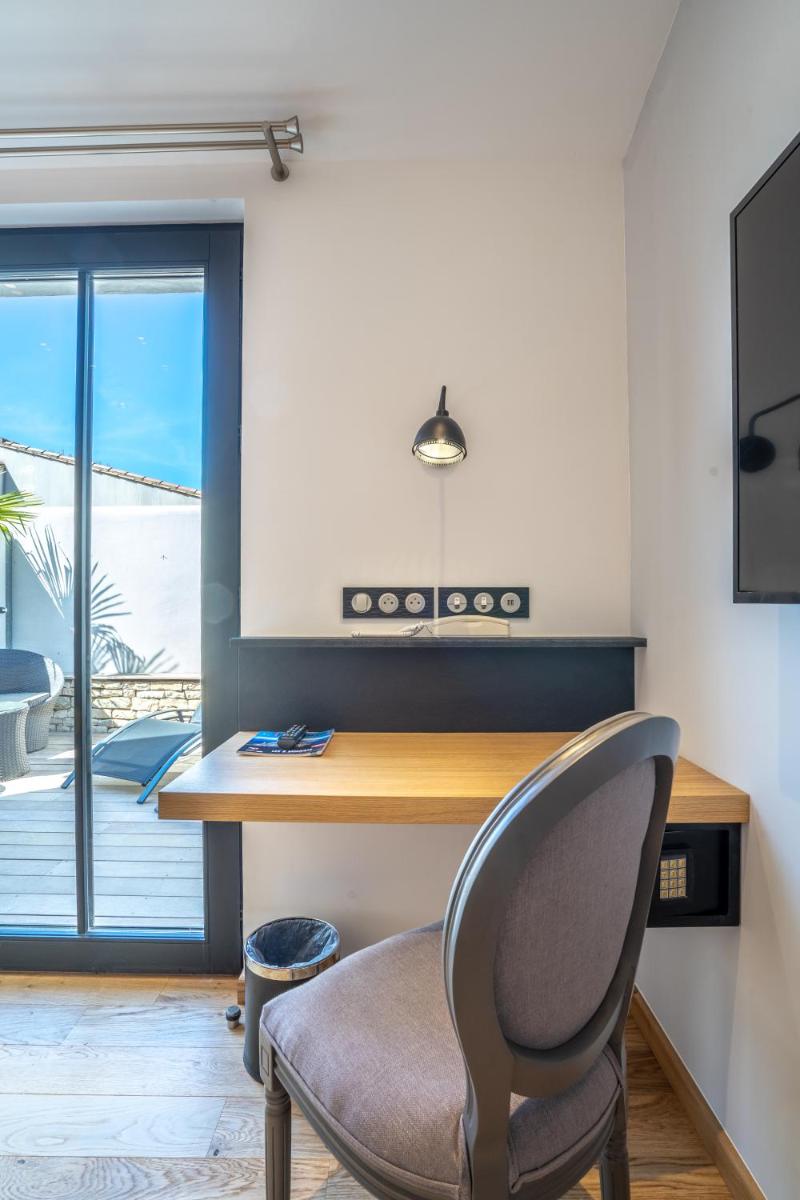 Télévision ou salle de divertissement dans l'établissement Hôtel Ile de Ré