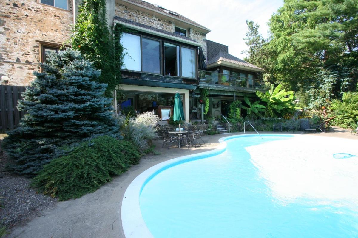 Alpenhof Bed & Breakfast - Housity