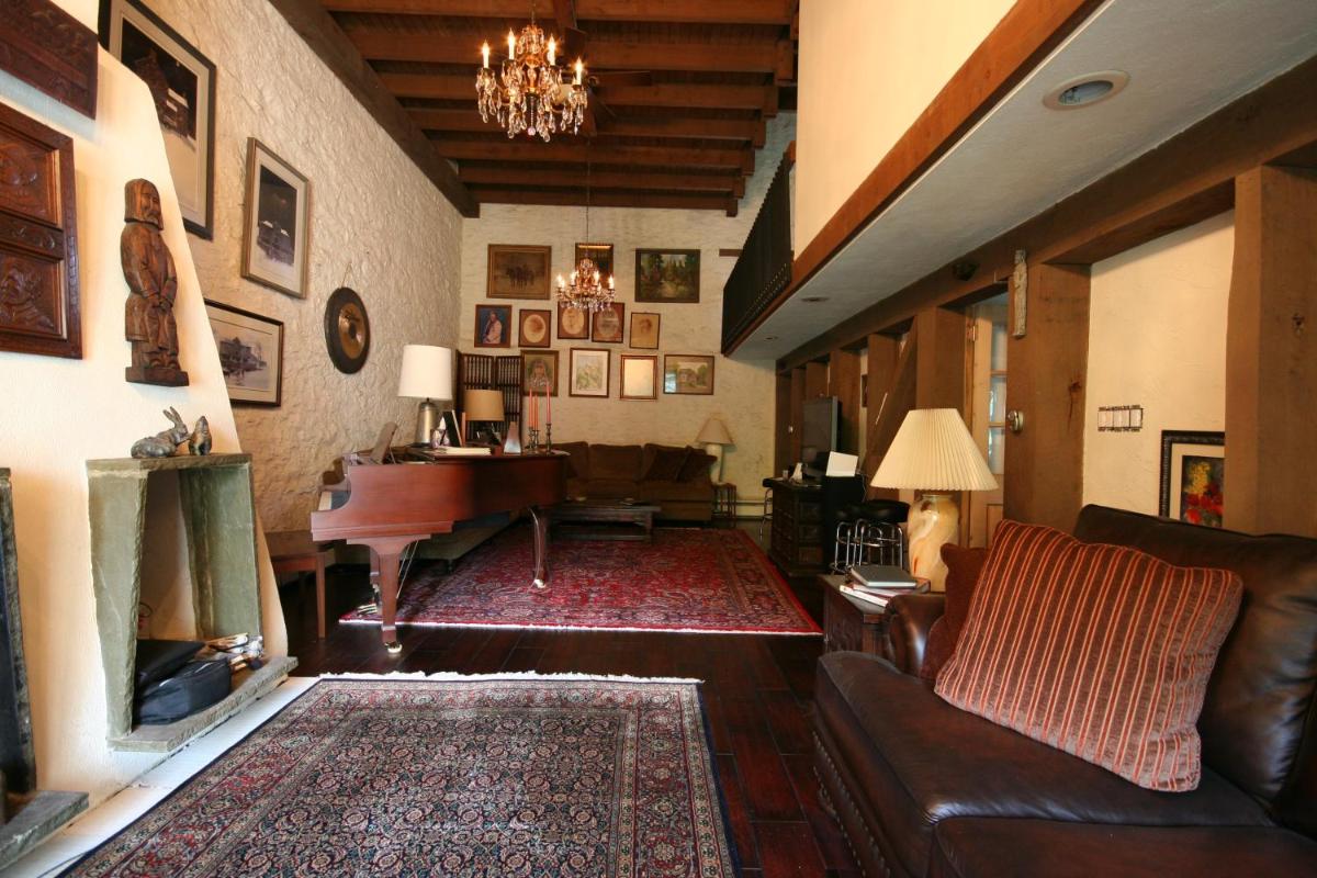 Alpenhof Bed & Breakfast - Housity