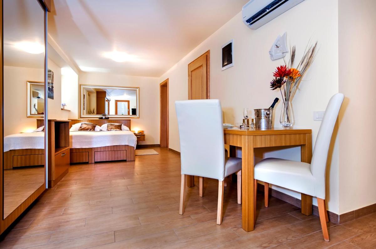 Guest House Golden Goose - Housity