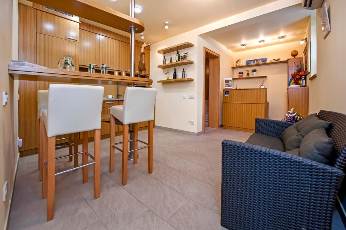 Guest House Golden Goose - Housity
