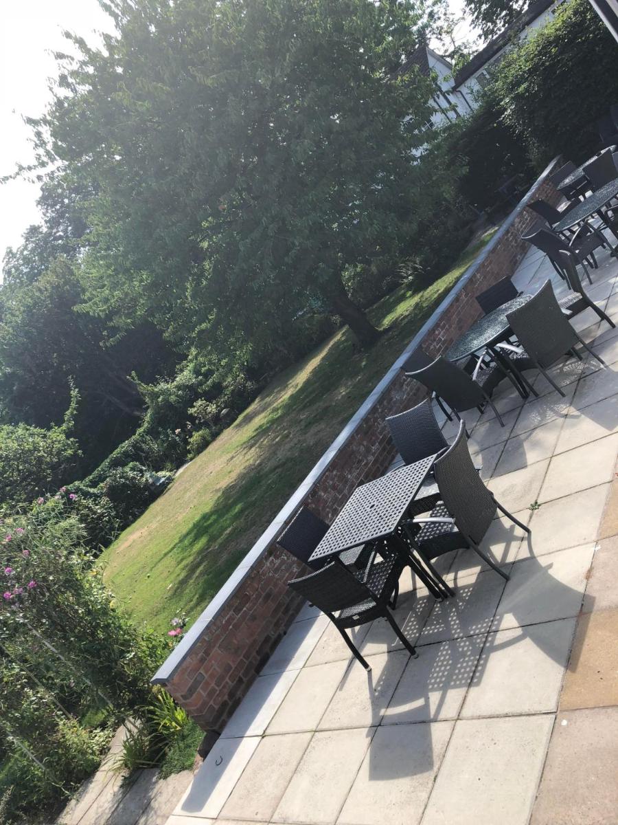 Woodcote Hotel - Housity