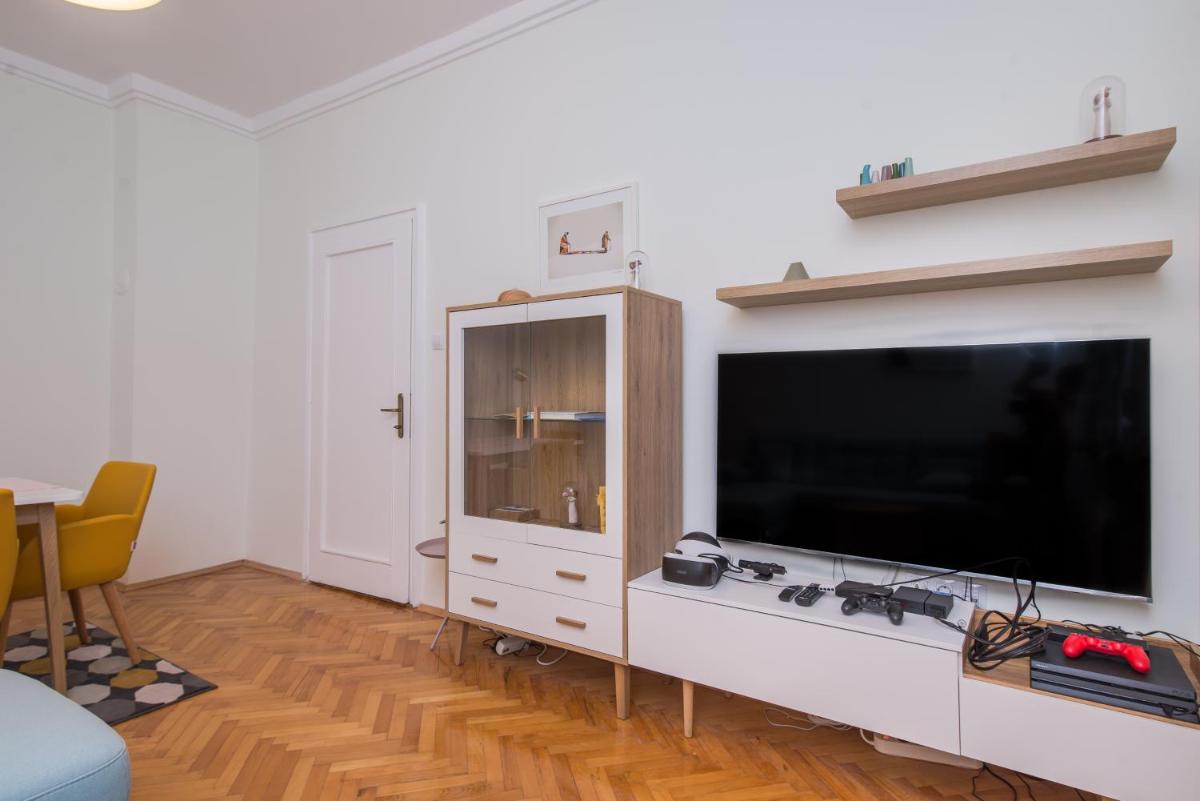 Suitetrails - Designer & Luxurious, Business, One Bedroom Apartment in Top Central Sofia