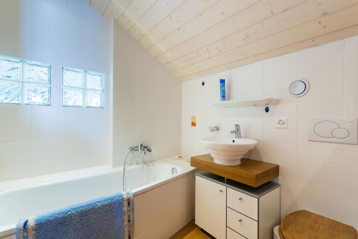 Chalet Chemin de la Moraine - Housity