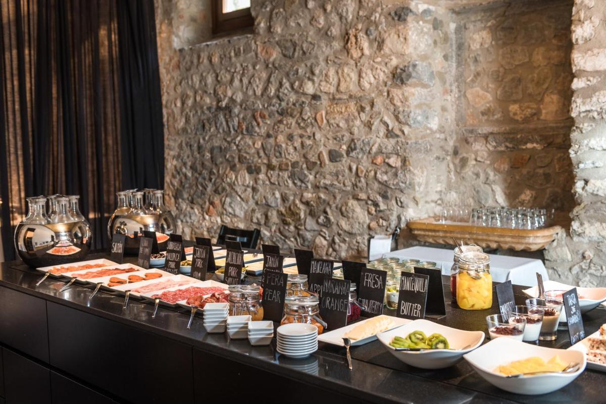 Comida en o cerca de este hotel