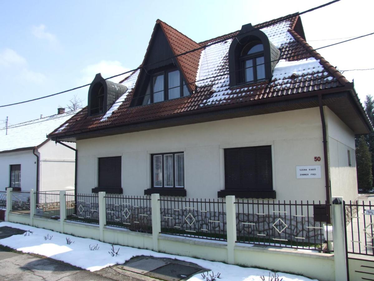 Révész Vendégház - Housity
