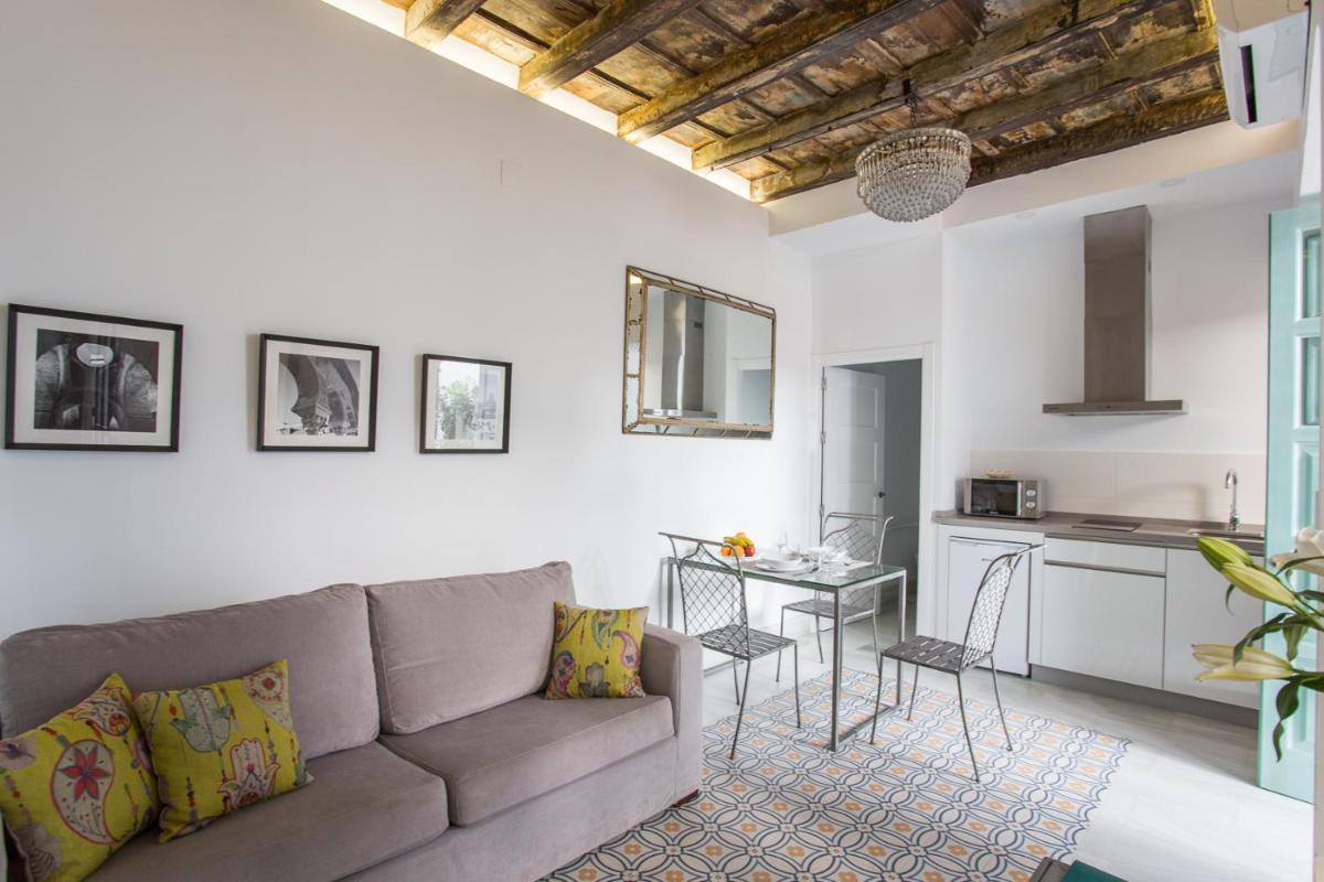 Apartamentos Los Patios de la Judería - Housity