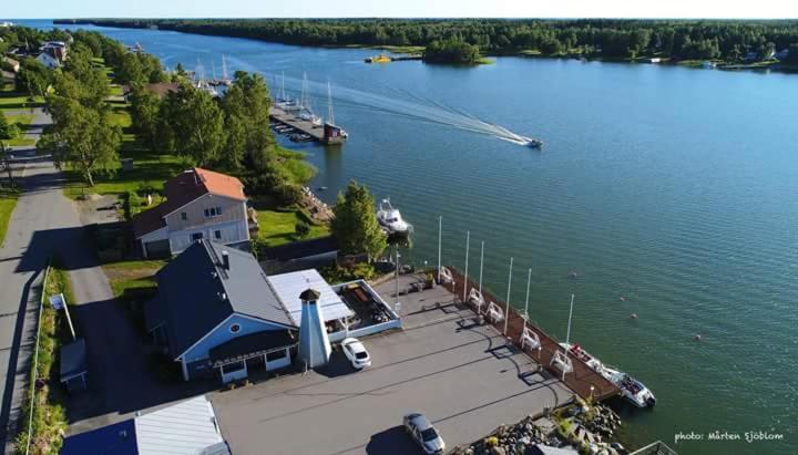 Sininen Hetki Bed& Breakfast majoitus meren äärellä - Housity