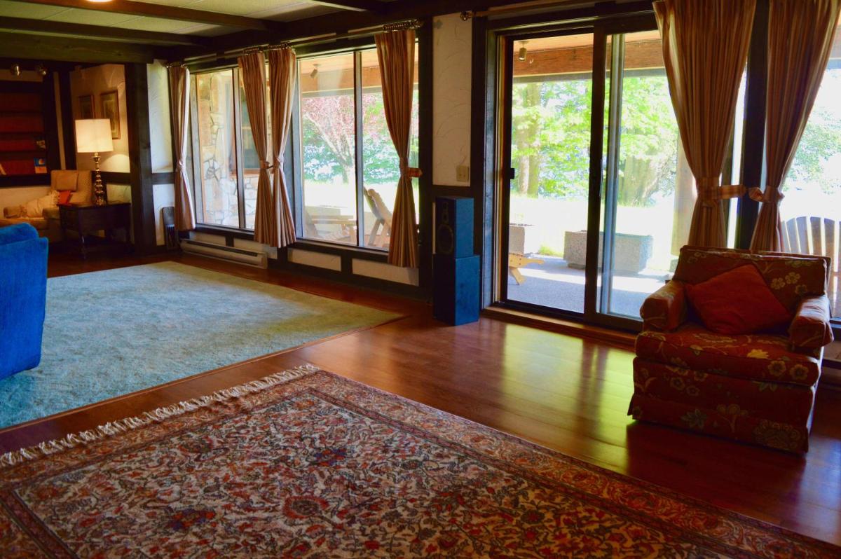 Oceanfront Suite - Housity