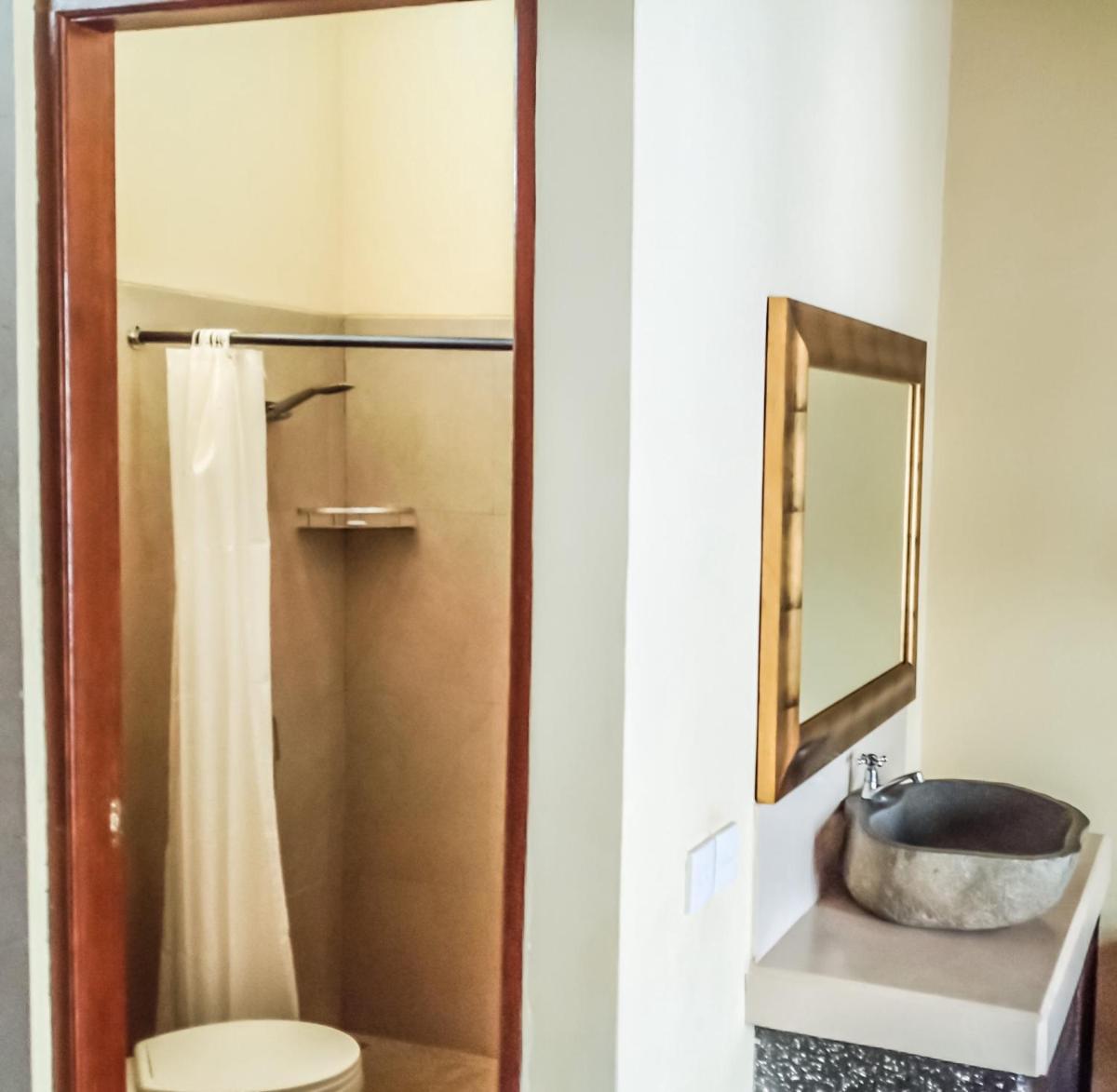 Arsuma Guest House - Housity