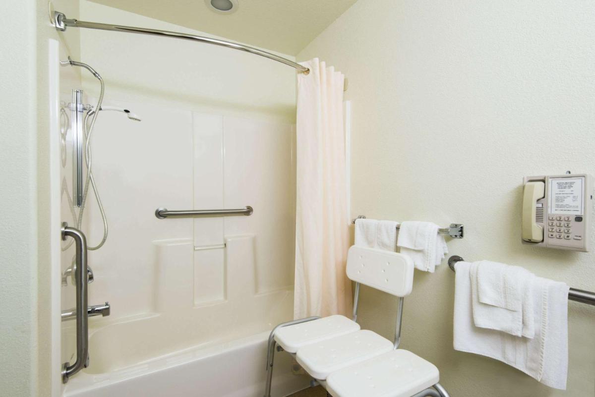 Microtel Inn and Suites Pueblo - Housity