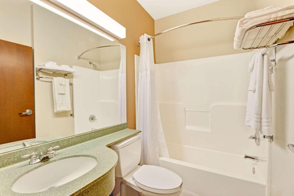 York Microtel Inn & Suites by Wyndham - Housity