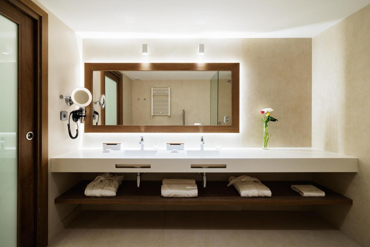 Un baño de Lamaro Hotel