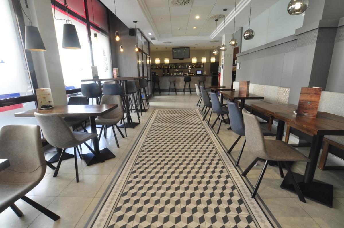 Un restaurante o sitio para comer en Hotel & Spa Real Jaca