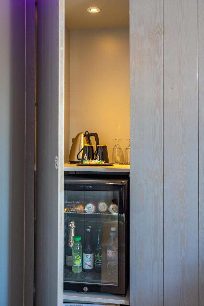 Cuisine ou kitchenette dans l'établissement Elégance Suites Hôtel