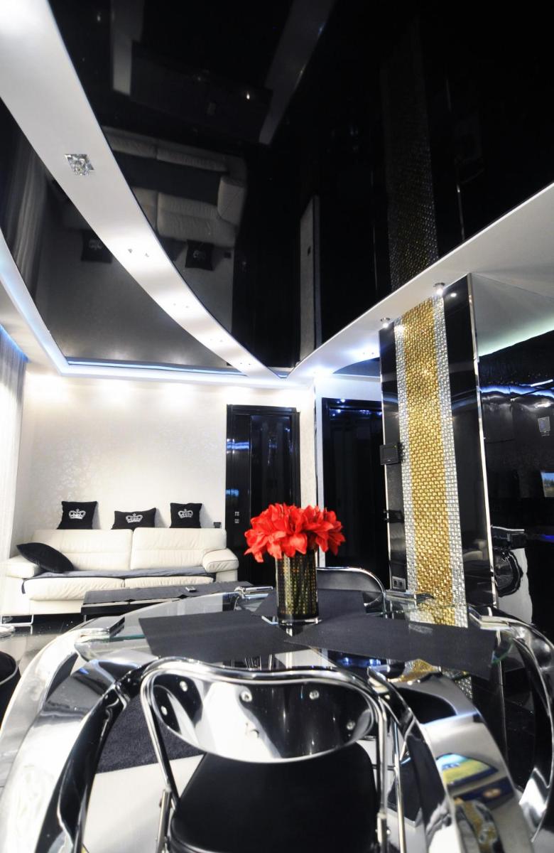 Hotel Chanel Apartments - Housity