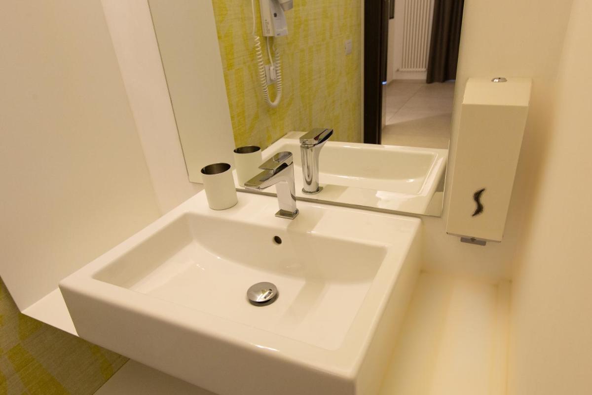 Hotel New Bari - Housity