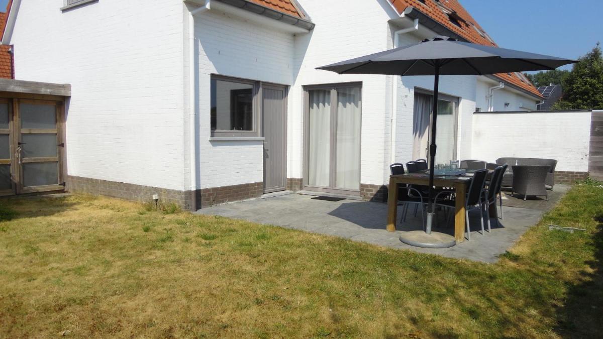 Vakantiehuis in Knokke-Heist met tuin en parkeerplaats - Housity
