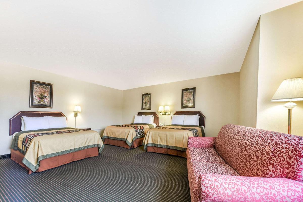Super 8 by Wyndham Burleson Fort Worth Area - Housity