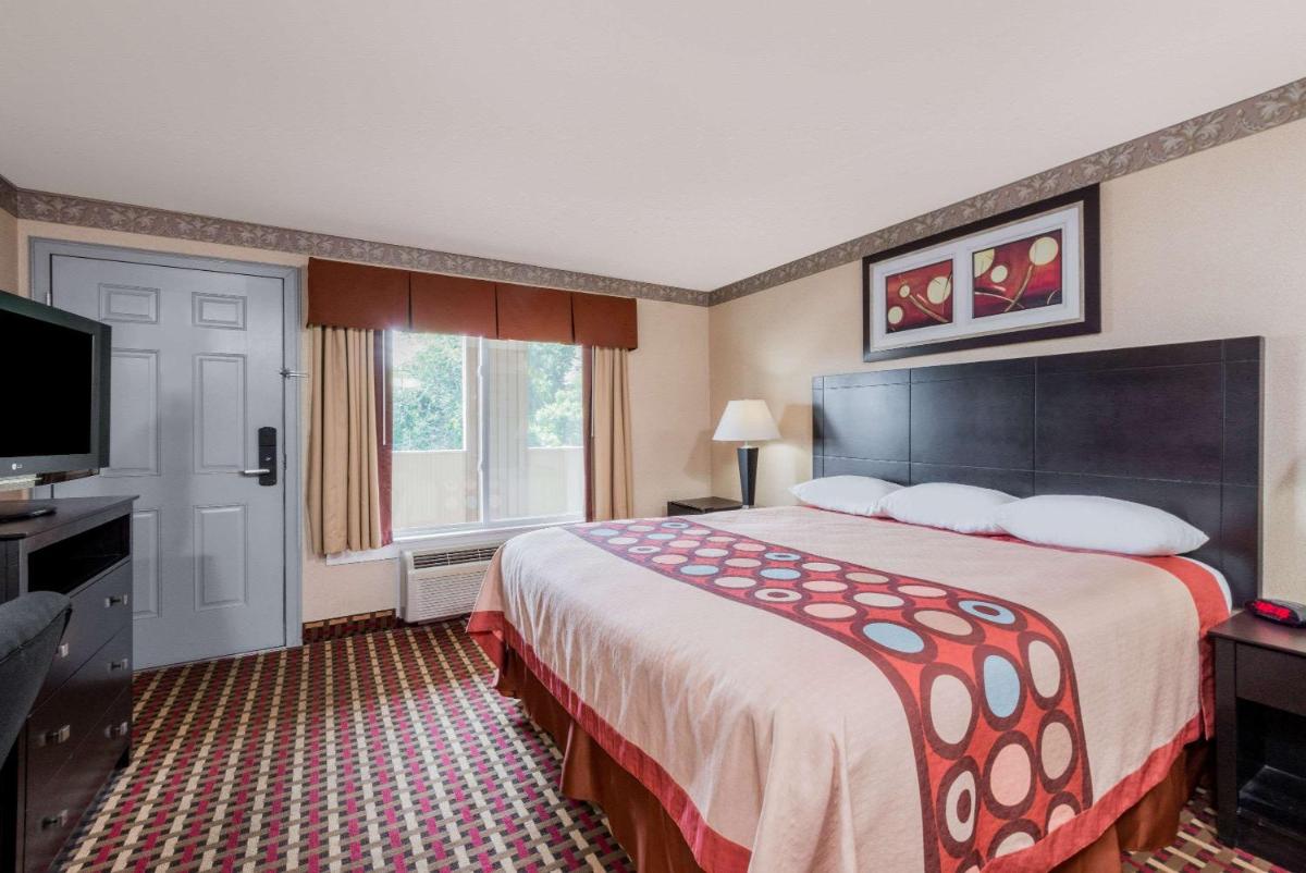 Super 8 by Wyndham Old Saybrook - Housity