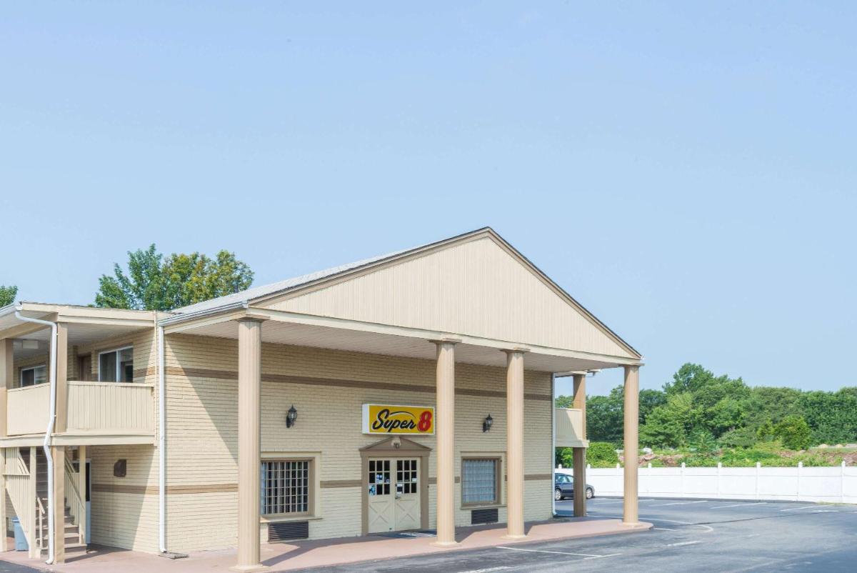 Super 8 by Wyndham Old Saybrook - Housity