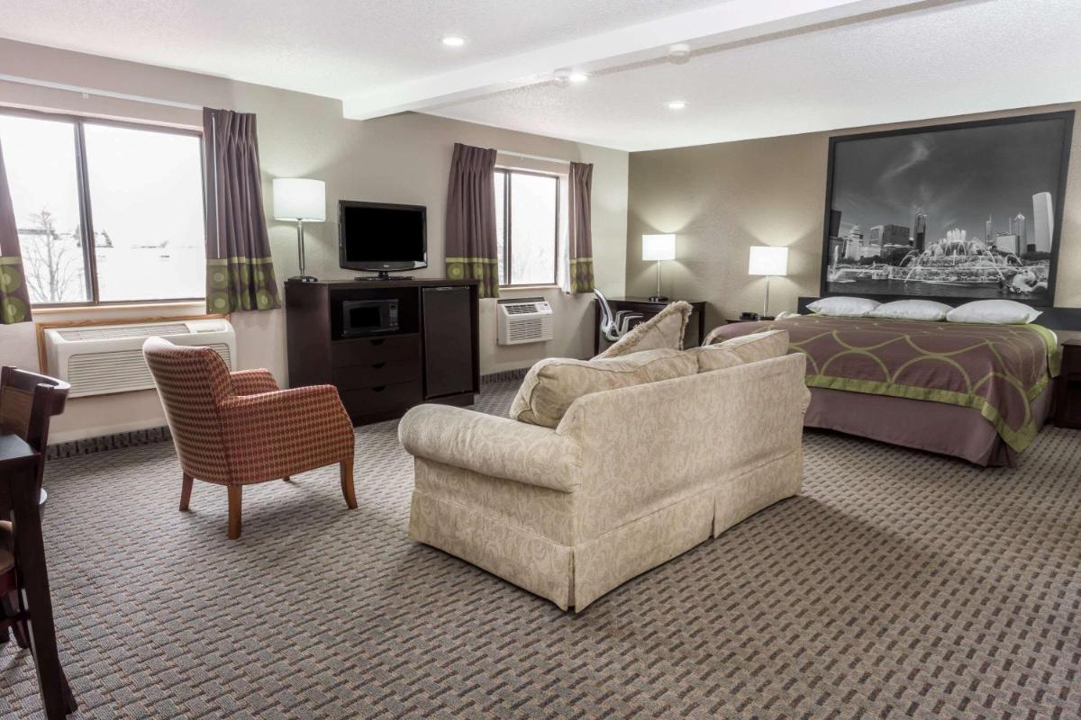 Super 8 by Wyndham Mundelein/Libertyville Area - Housity
