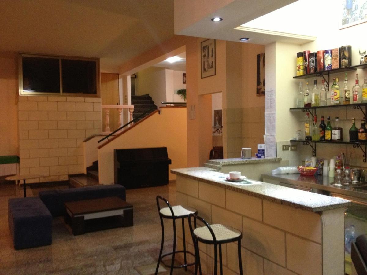 Hotel Esperia - Housity