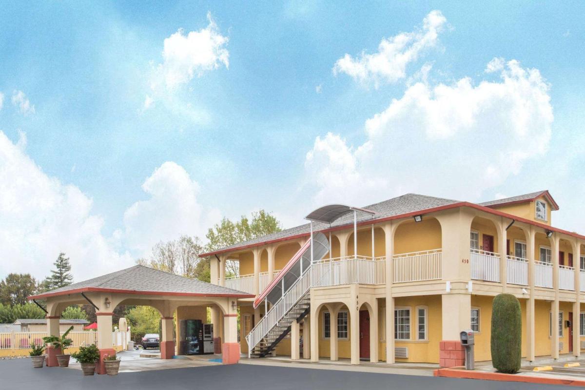 Upper Lake Inn & Suites - Housity