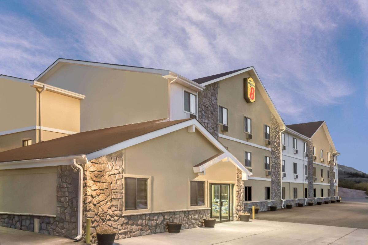 Super 8 by Wyndham Dillon/Breckenridge Area - Housity