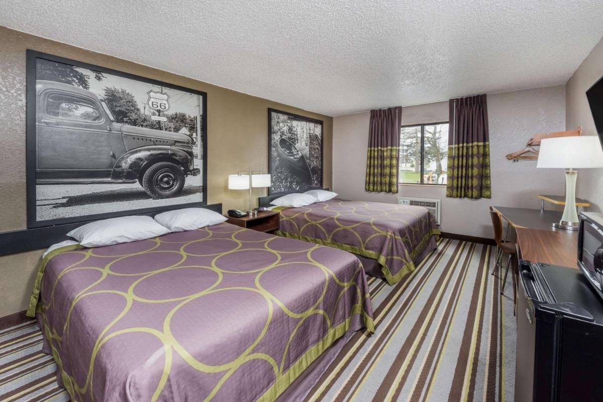 Super 8 by Wyndham Bloomington Normal - Housity