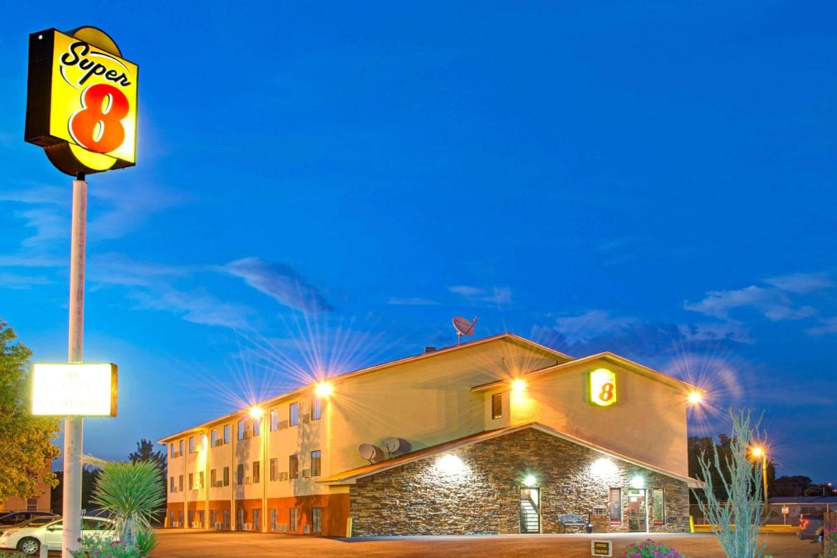 Super 8 by Wyndham Las Cruces University Area - Housity