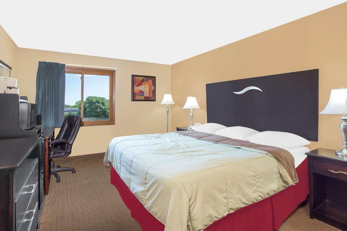 Super 8 by Wyndham Sheboygan WI - Housity