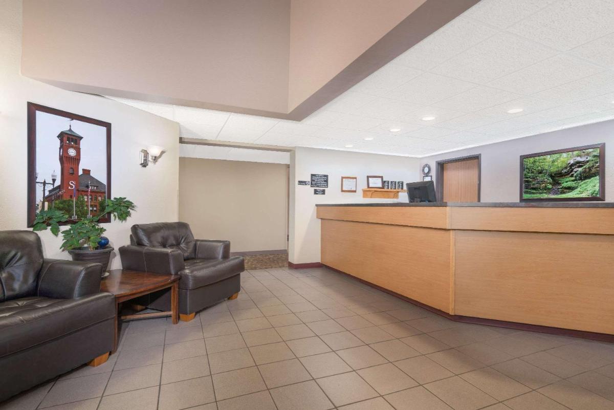 Super 8 by Wyndham Menomonie WI - Housity