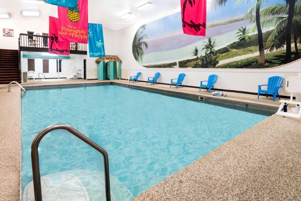 Super 8 by Wyndham Huron - Housity