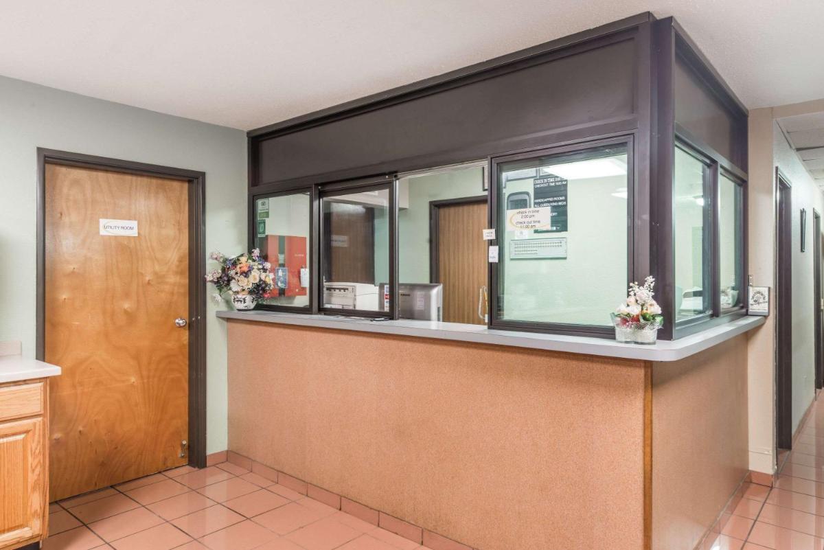 Super 8 by Wyndham O'Fallon MO/St. Louis Area - Housity