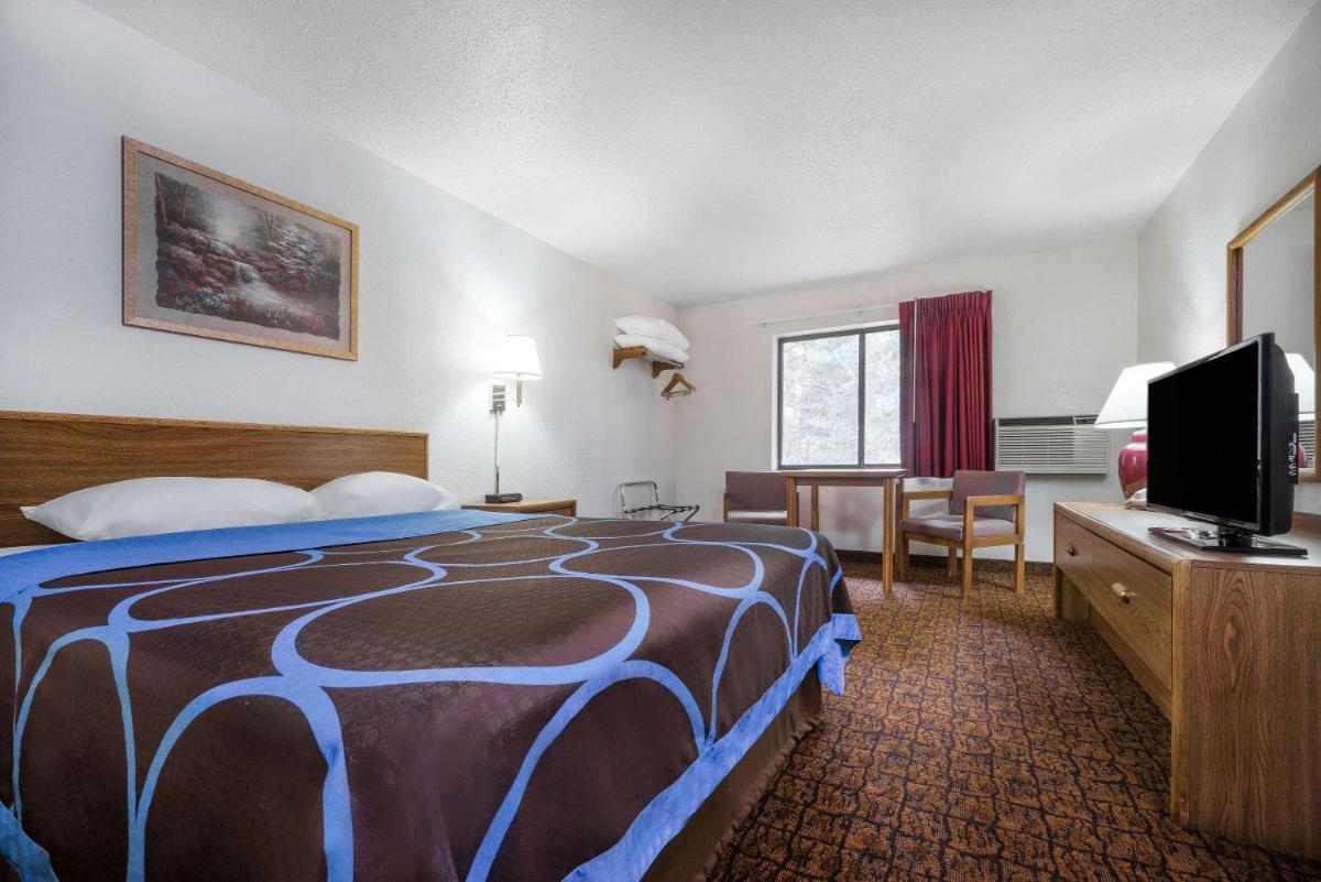 Super 8 by Wyndham Park Rapids - Housity