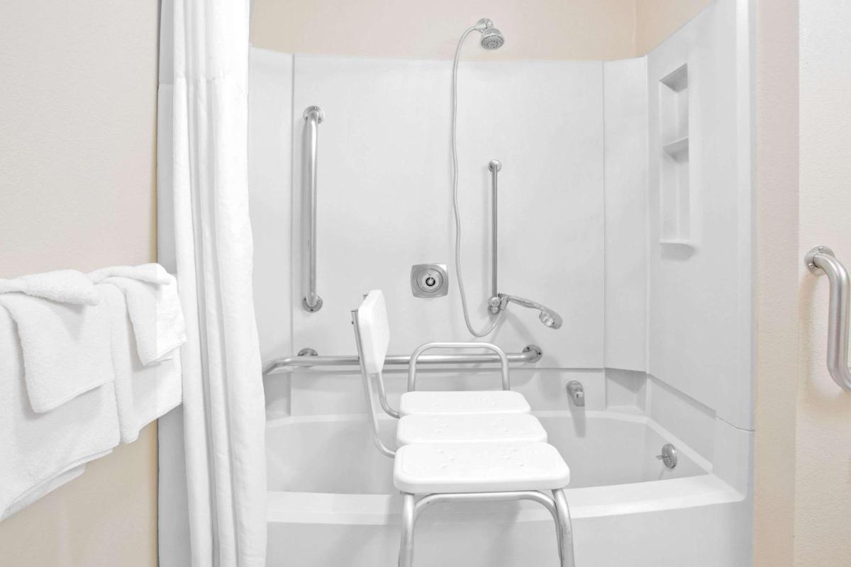 Super 8 by Wyndham Havre - Housity