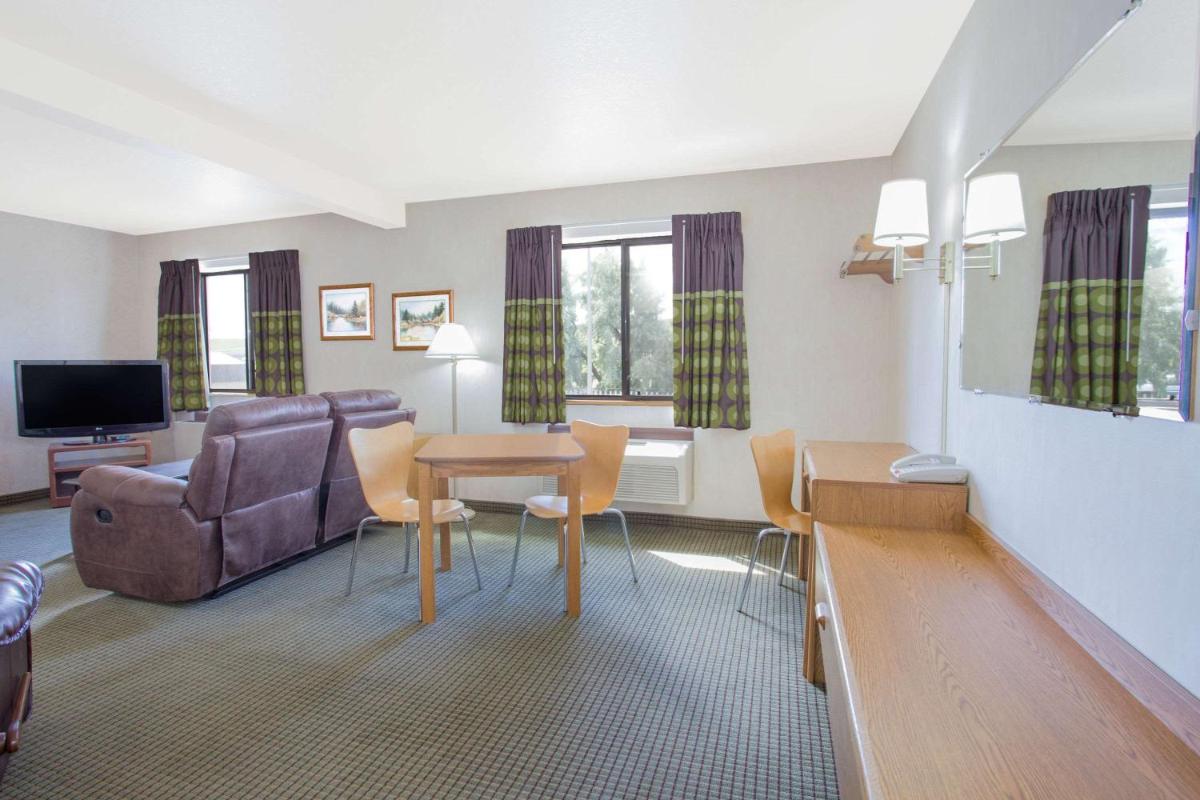 Super 8 by Wyndham Havre - Housity
